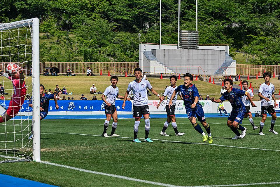 京都産業大学に立て続けに失点した奈良クラブだったが、90＋1分に逆転に成功して2回戦進出を果たした。