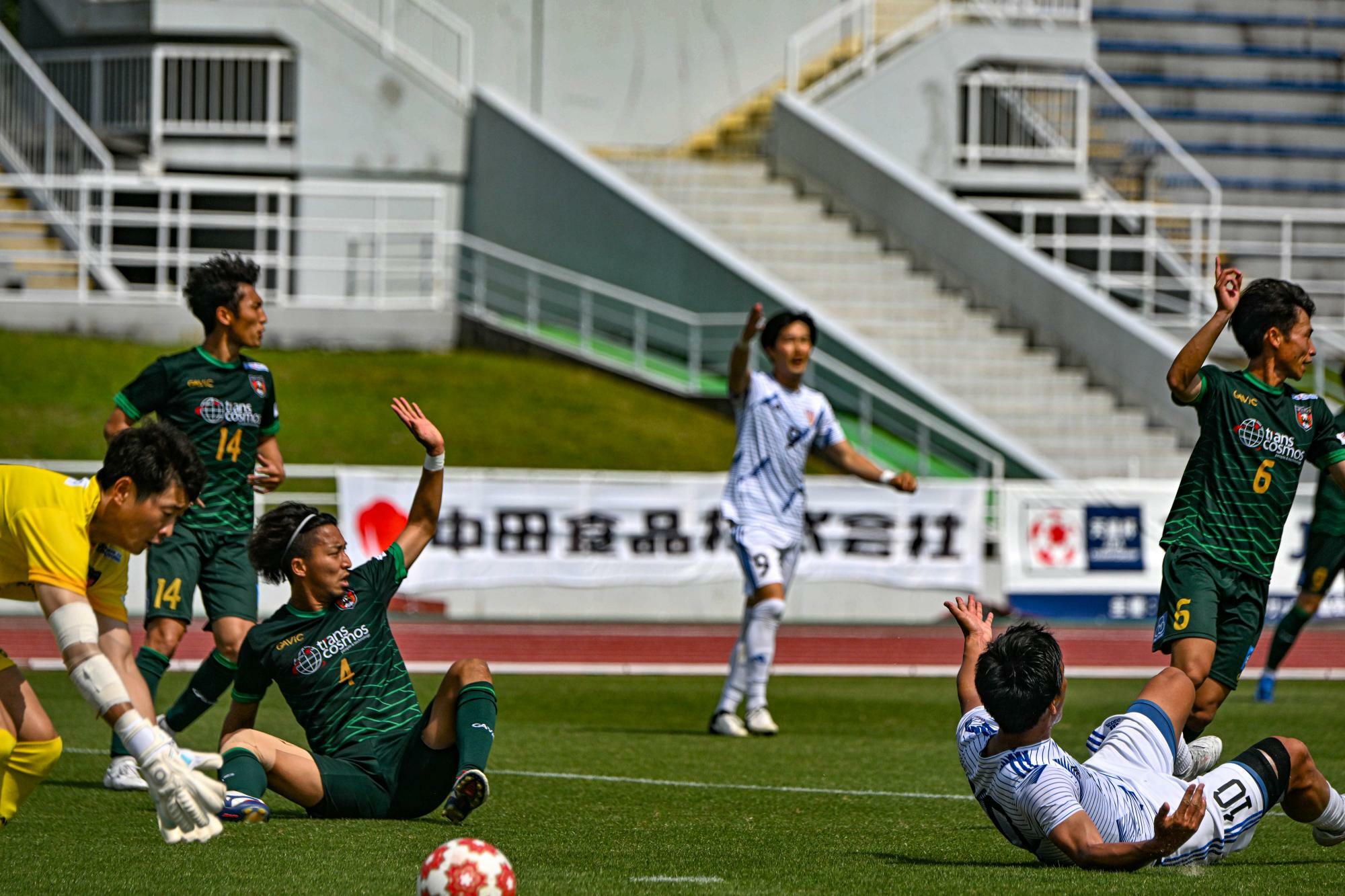 JAPANサッカーカレッジに2失点後、直接FKを決めて1点差に詰め寄ったアルテリーヴォ和歌山だったが。
