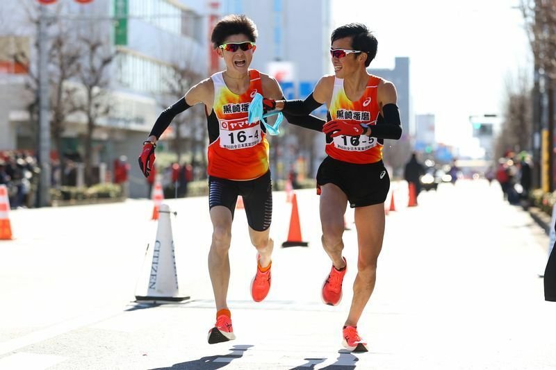 アップデートされたアシックスのメタスピードシリーズを履く細谷恭平選手（左）と土井大輔選手