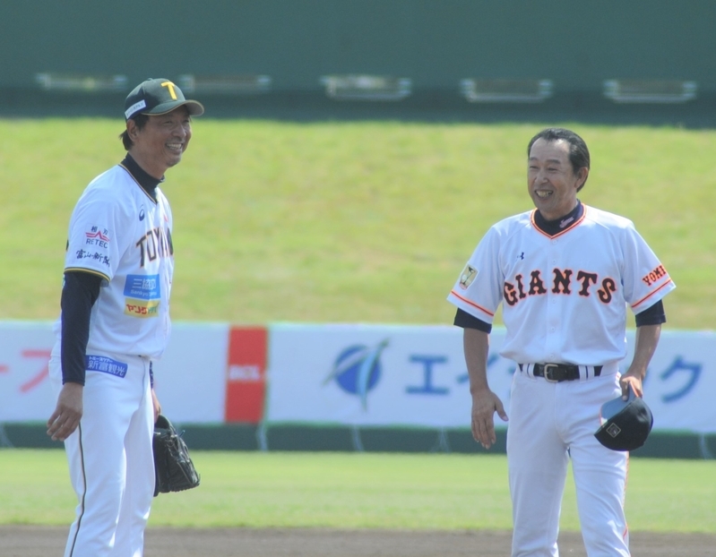 対決を終え、笑顔を見せる篠塚さんと伊藤さん