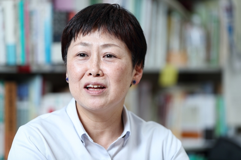 田代教授は「1人の教員の力だけでは性教育の進展は難しい」と話す。性教育についての著書多数（加藤夏子撮影）