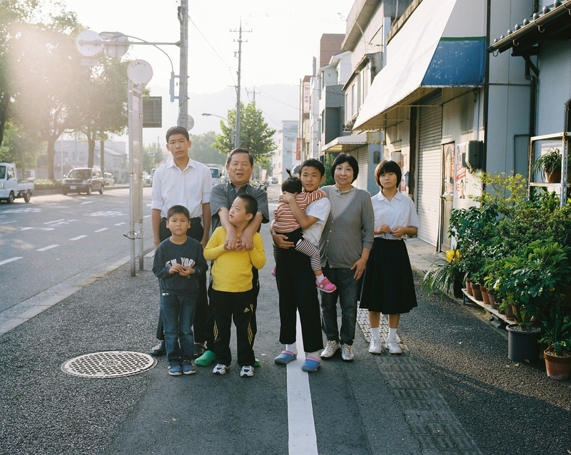 江連さんが撮影したファミリーホームに住む家族（『フォスター』より）