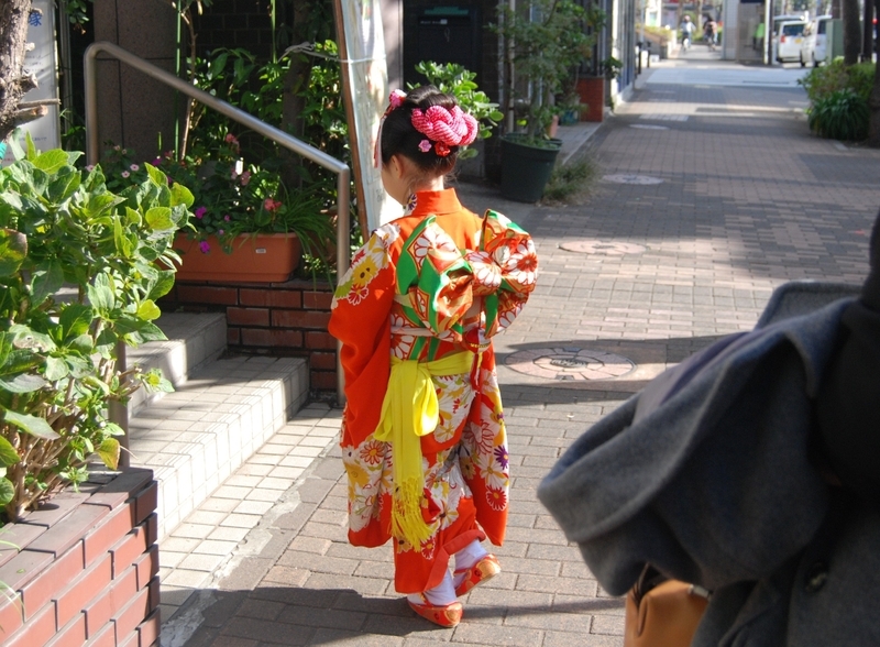 都内の児童養護施設の女児も美しい姿に（筆者撮影）