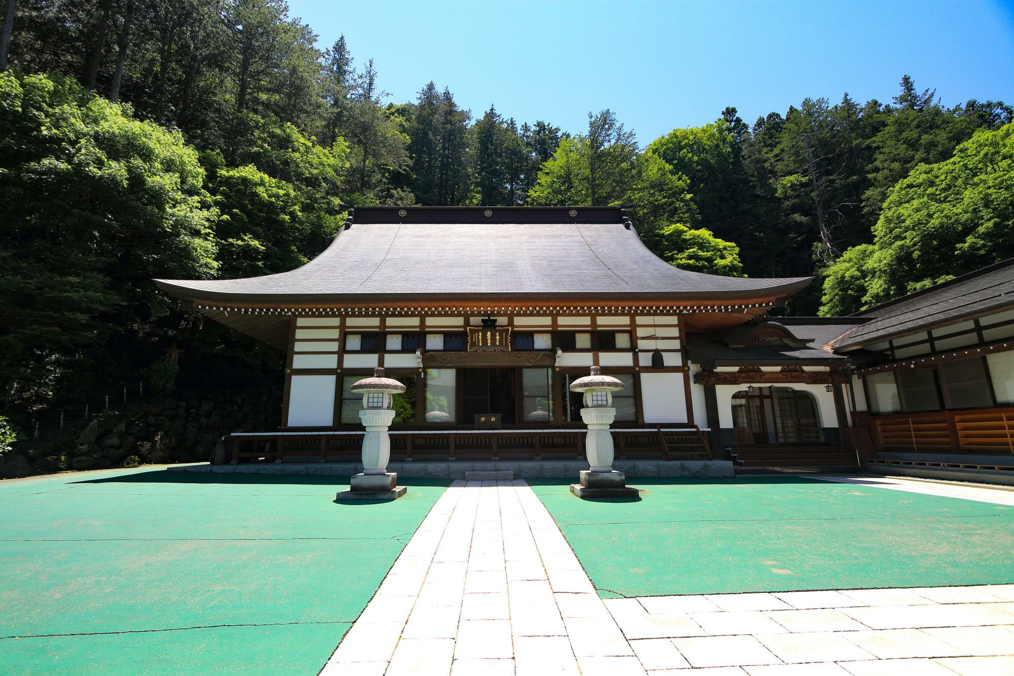 忠輝の墓がある諏訪市貞松院。