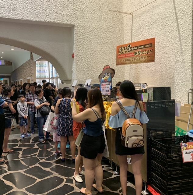シンガポール　ドンドンドンキ　オーチャードセントラル店焼き芋売り場　2019年5月筆者撮影