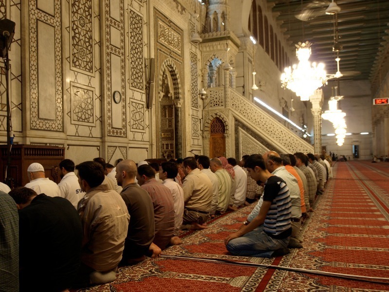 ラマダン明けの礼拝が始まったウマイヤド・モスク