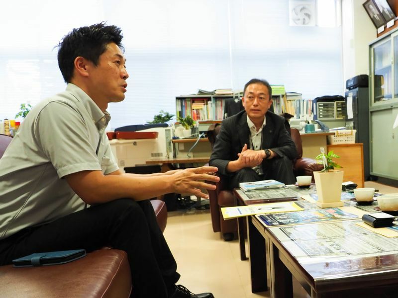 松本将史CEO（左）と増田てつ志校長（右）（著者撮影）