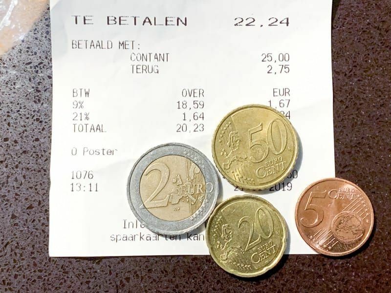 オランダで買い物したときの例。現金のお釣りは丸められる（筆者撮影）