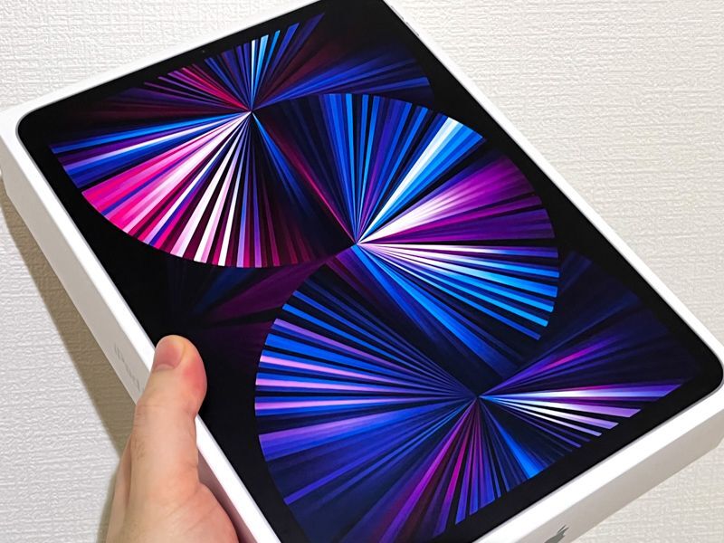 M1搭載の11インチiPad Pro。値上げに備えて5月に購入（筆者撮影）