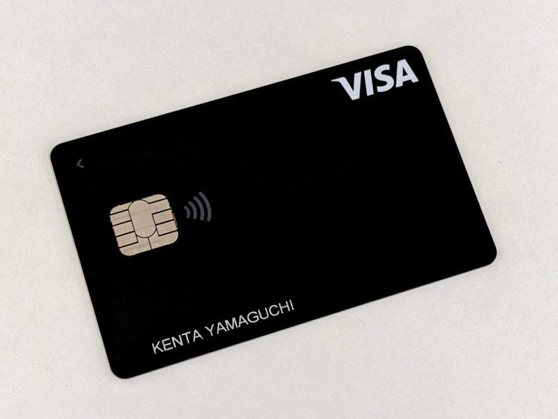 Visa LINE Payクレジットカードも自社ロゴなし。名前は入っていた（筆者撮影）