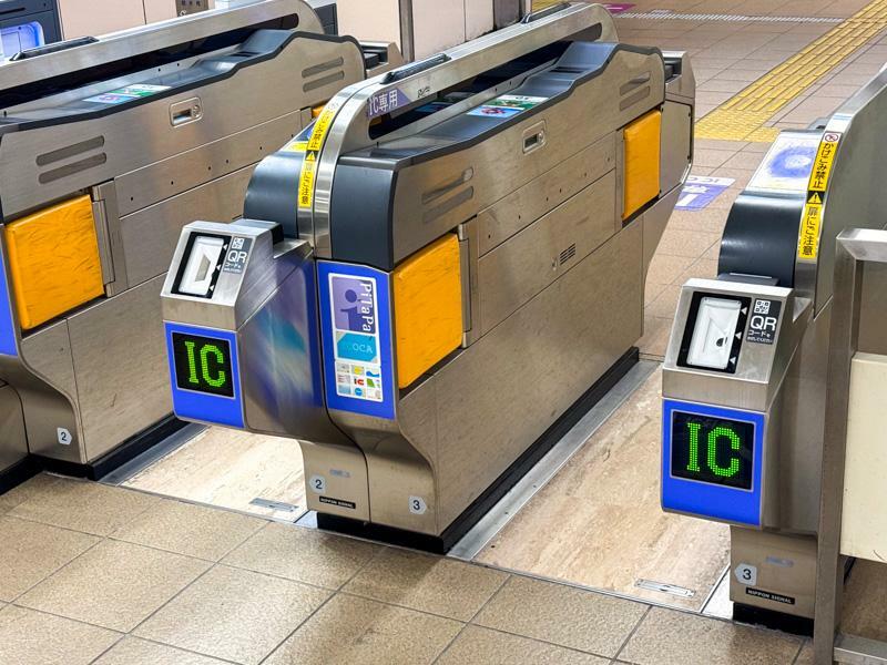 Osaka Metroでも複数の改札機が対応していた（筆者撮影）