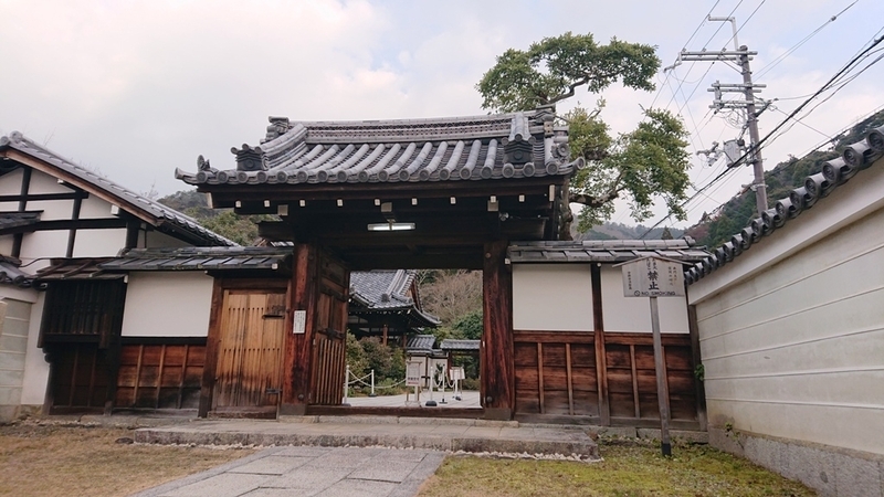 霊鑑寺の入口