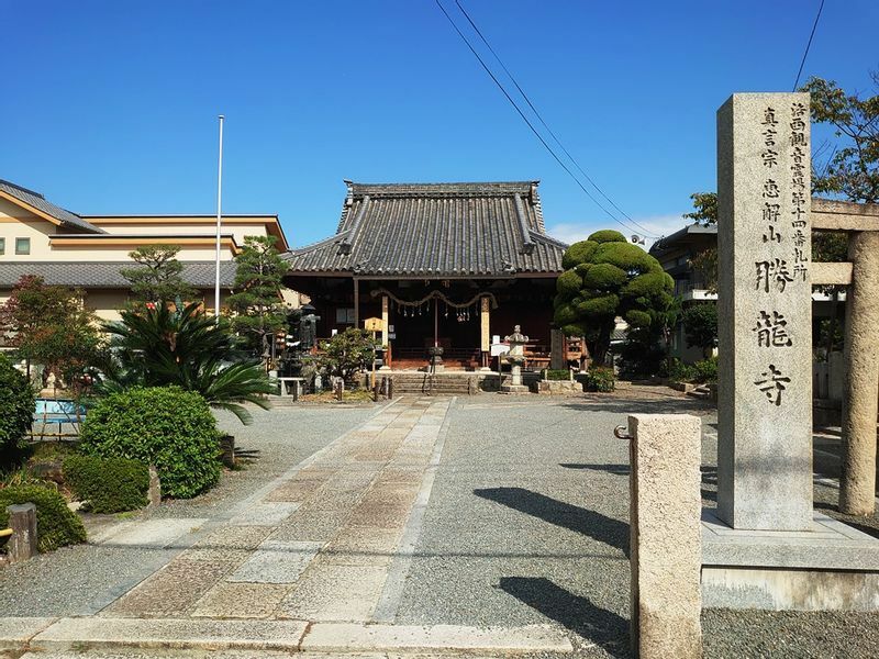 創建当初は青龍寺であったが、勝龍寺という寺号になった