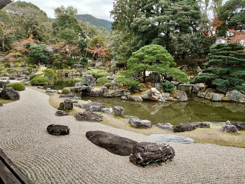 醍醐寺の三宝院の庭園は豊臣秀吉作庭で、特別史跡及び特別名勝庭園に指定されている
