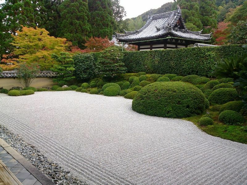 酬恩庵（一休寺）の庭園は、松花堂昭乗、佐川田喜六、石川丈山の合作と伝えられる