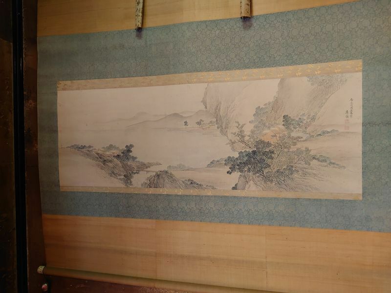 円山応挙の作品。周辺の襖絵もすべて円山派によるもの
