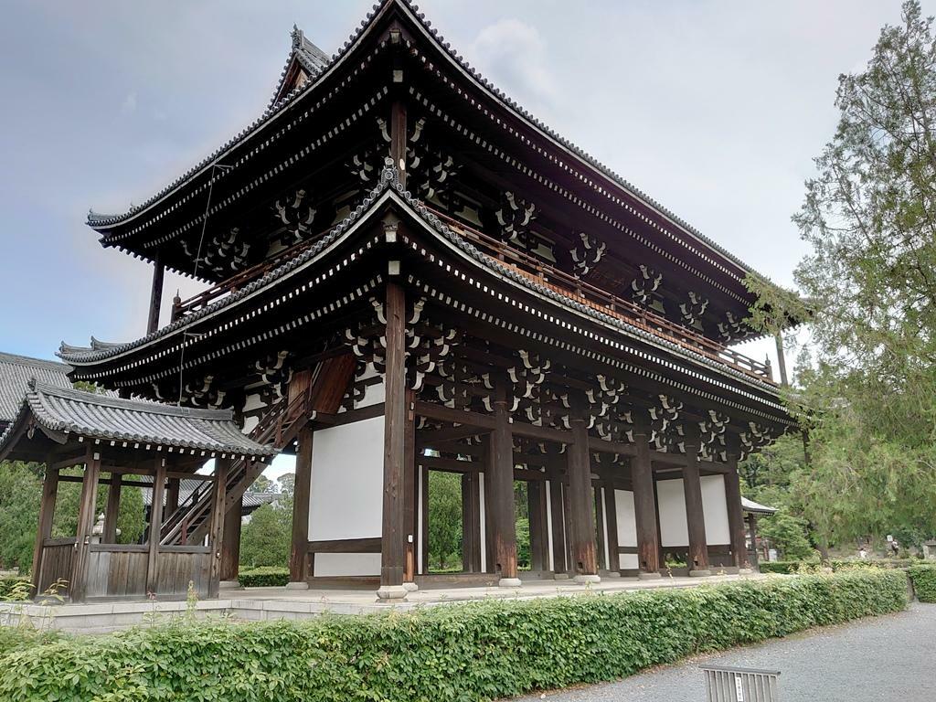 東福寺三門は禅宗様と天竺様の折衷建築として評価が高い