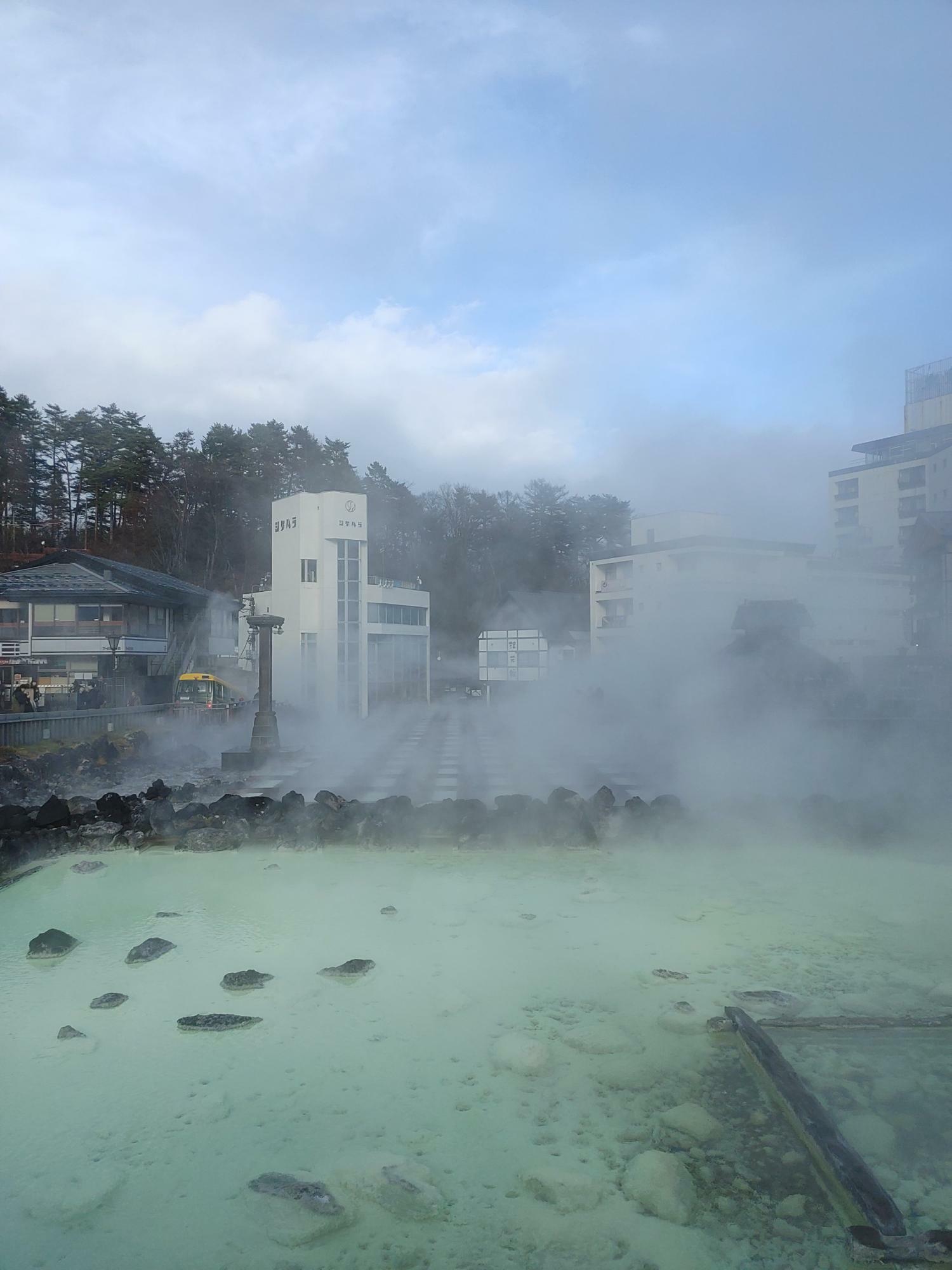 群馬県草津温泉の湯畑（撮影・筆者）