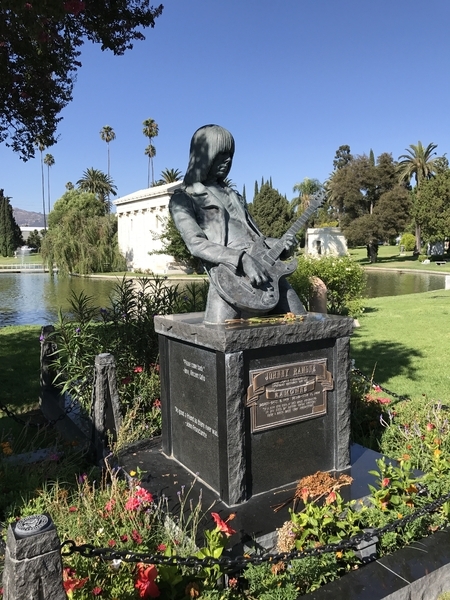 Johnny Ramone's grave / photo by yamazaki666