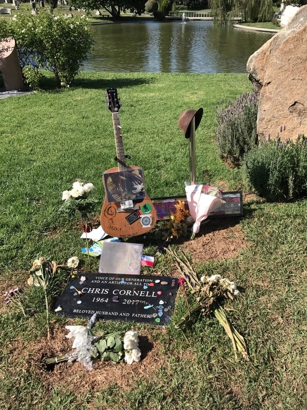 Chris Cornell's grave / photo by yamazaki666