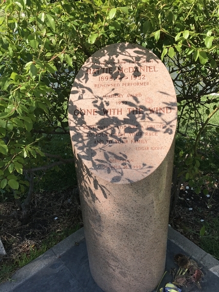 Hattie McDaniel's cenotaph / photo by yamazaki666