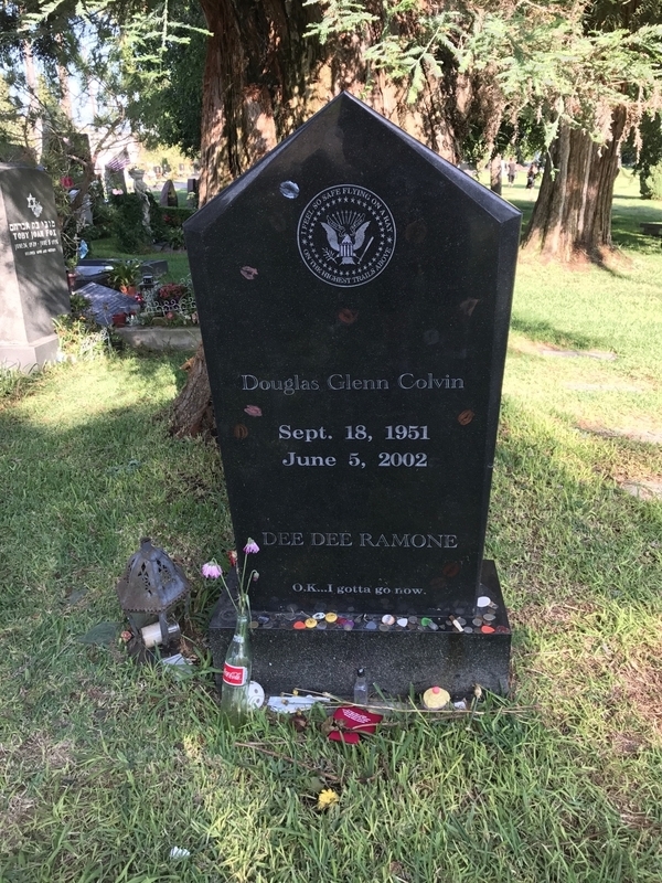 Dee Dee Ramone's grave / photo by yamazaki666