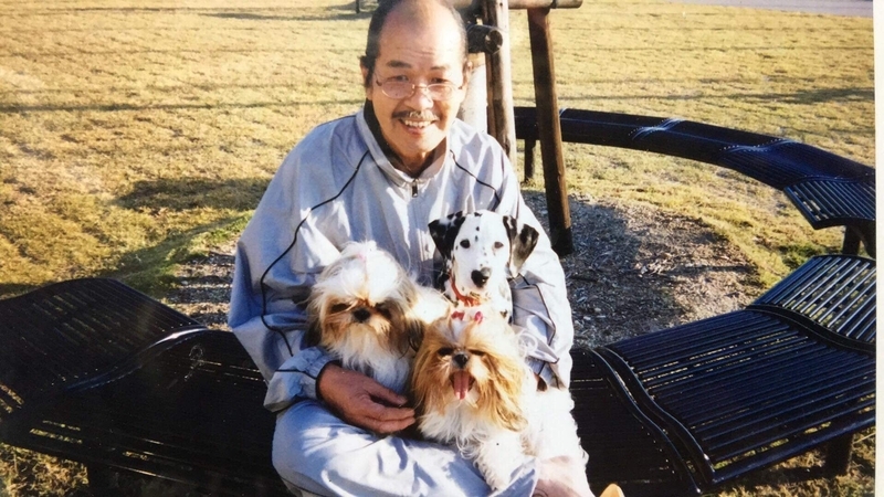 ひき逃げされて亡くなった鈴木登喜夫さん。犬好きの優しい父親だった（遺族提供）
