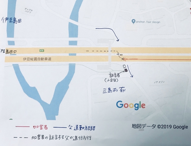 事故現場の地図。仲澤勝美さんは普段、スクーターで仕事場から帰宅するときは、北から南に向けて現場交差点を直進していた。一方、相手の運転手は、対向してきた仲澤さんが幹線道路を右折したと供述した（遺族提供）