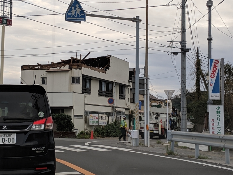 台風15号で屋根に被害を受けた南房総の家屋（筆者撮影）