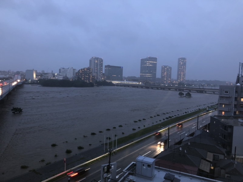 2019年10月12日、午後5時頃の多摩川の状況（二子新地のマンションから読者のTさん撮影）