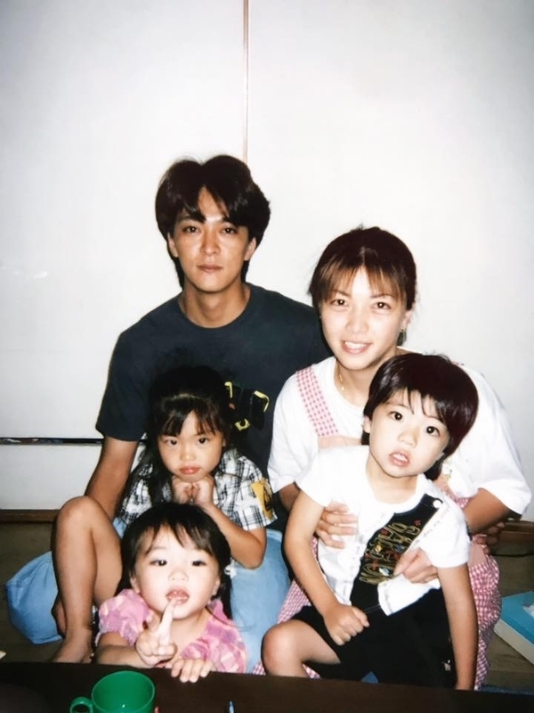 事故で亡くなった仲澤勝美さんと子供たちが幼い頃の写真（遺族提供）