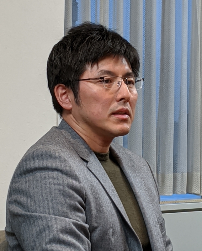 2月14日、日弁連で記者会見に応じた菅家さん。2年前、妻が我が子への虐待を疑われ、突然逮捕された（筆者撮影）