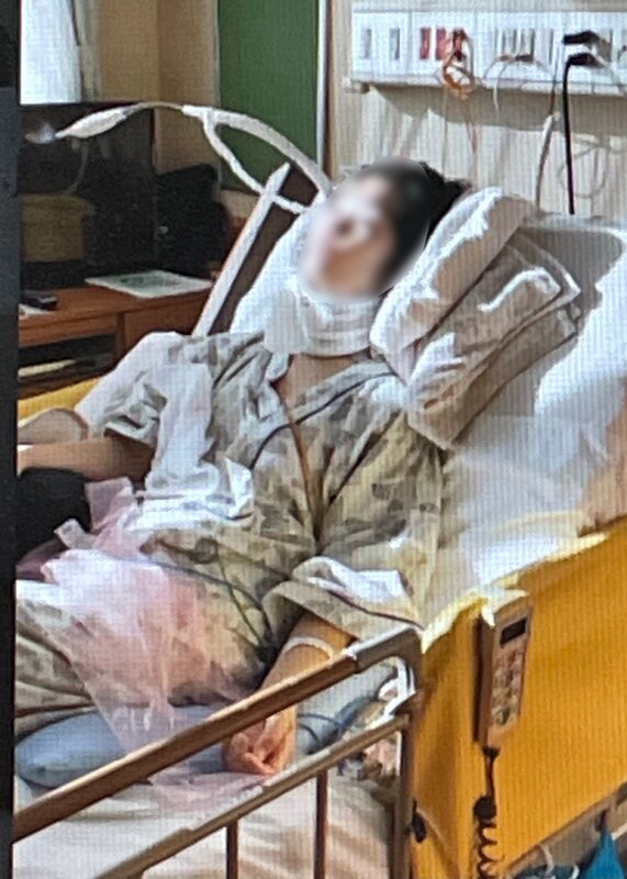 四肢麻痺の重度障害を負った陽子さんは、リハビリを続けながらリモートで大学の授業を受講しているという(神谷さん提供)