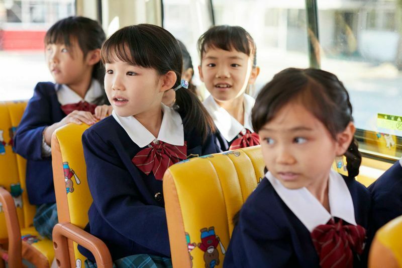 日本でもスクールバスは運行されているが運転手の高齢化や車内の安全を不安視する声も