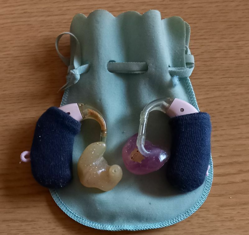 安優香さんが事故のときも身につけていた遺品の補聴器（遺族提供