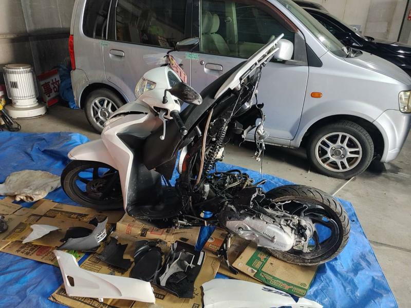 宇都宮で時速160キロの乗用車に追突された被害者のバイク（遺族提供）