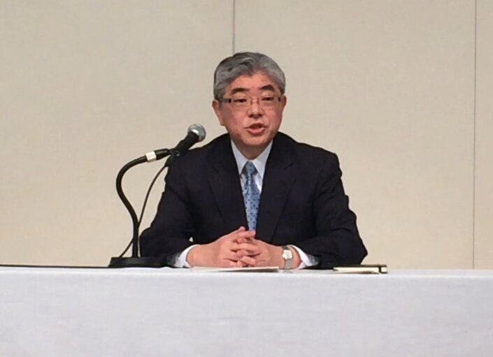 「信頼回復と再生のための行動計画」を発表する渡辺雅隆社長（1月5日）。訂正報道の改革も掲げた。