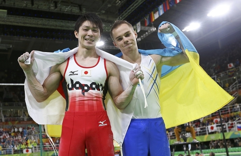 リオ五輪で個人総合銀メダルのオレグ・ベルニャエフ（右）（写真：ロイター/アフロ）