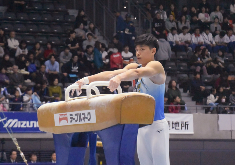 全日本体操団体選手権のあん馬で清風高校の最終演技者として登場した三輪哲平（撮影：矢内由美子）