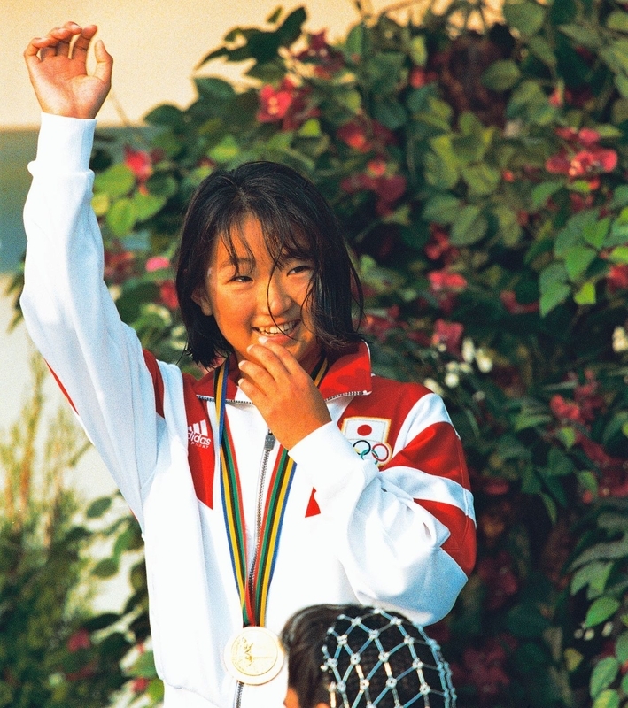 1992 バルセロナ五輪岩崎恭子、金メダル(写真：青木紘二/アフロスポーツ)