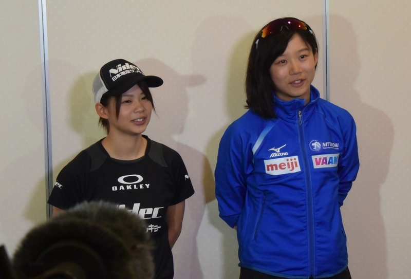 妹の美帆（右）とはチームパシュート仲間。北京五輪でも金メダルを狙う（撮影：矢内由美子）