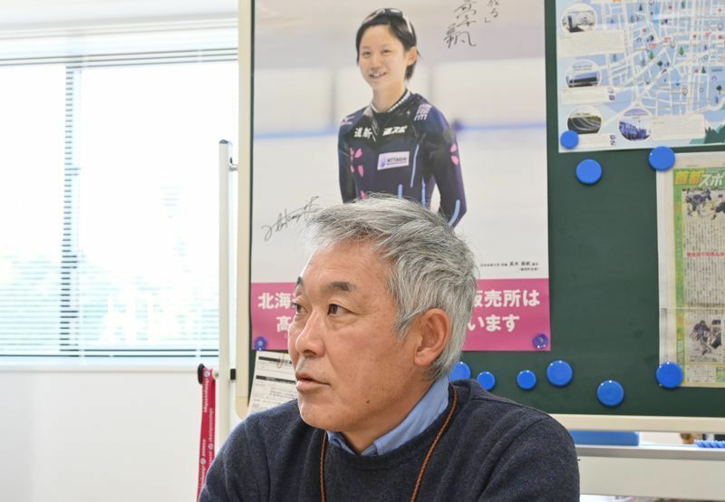 2013年4月から高木美帆を指導してきた青柳徹・日本体育大学教授。2014年夏から高木がナショナルチームに入った後も道具やマネジメントの面で高木を支えている（撮影：矢内由美子）