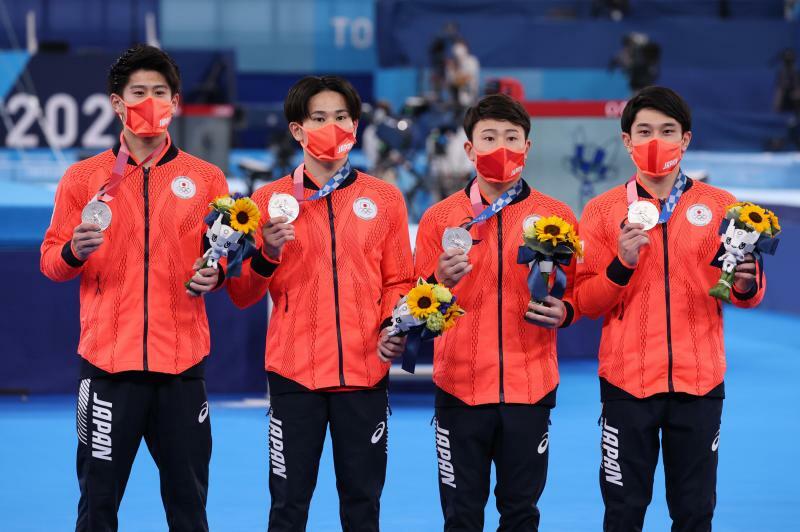 東京五輪では団体銀メダルだった（左から橋本大輝、萱和磨、北園丈琉、谷川航）