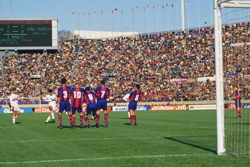 1992年、国立競技場で開催されたトヨタカップの光景。90年代はブラジルから多くのチームが日本に来て親善試合やサッカー教室を行っていた