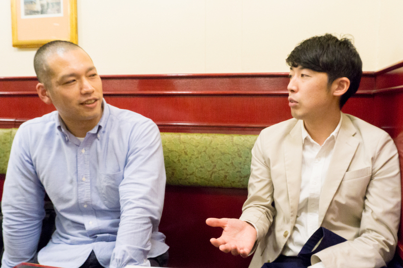 東京で本業を持ちながら、副業として地方の企業の仕事をする吉田直樹さん(左)、水野剛さん(右)(筆者撮影)