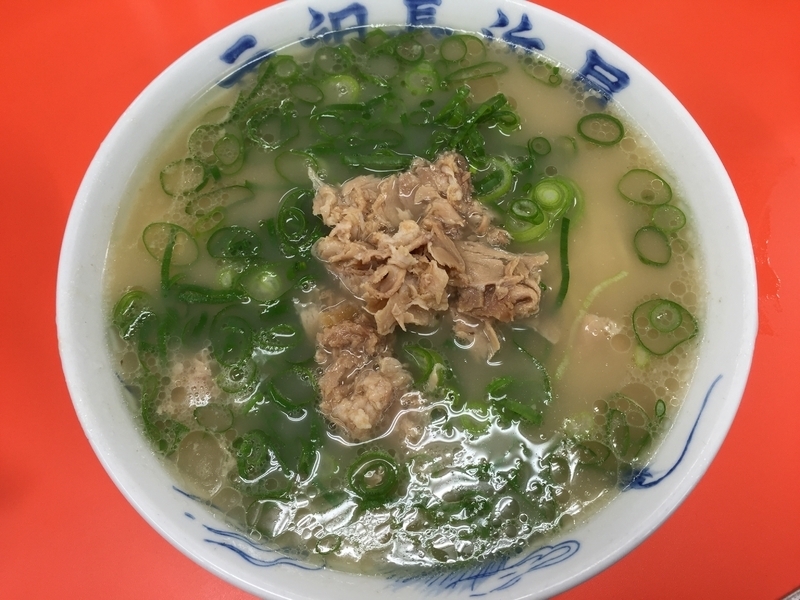 長浜ラーメン発祥「元祖長浜屋」。細麺、替玉などはこの店から始まったと言われる。