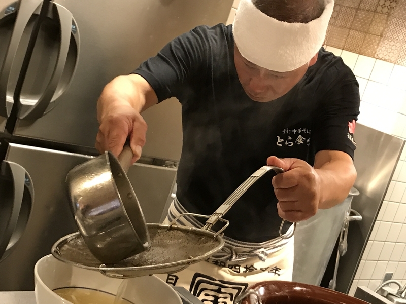 二代目店主の竹井和之さん。先代の味をさらに極めて白河ラーメンのレベルを上げた。