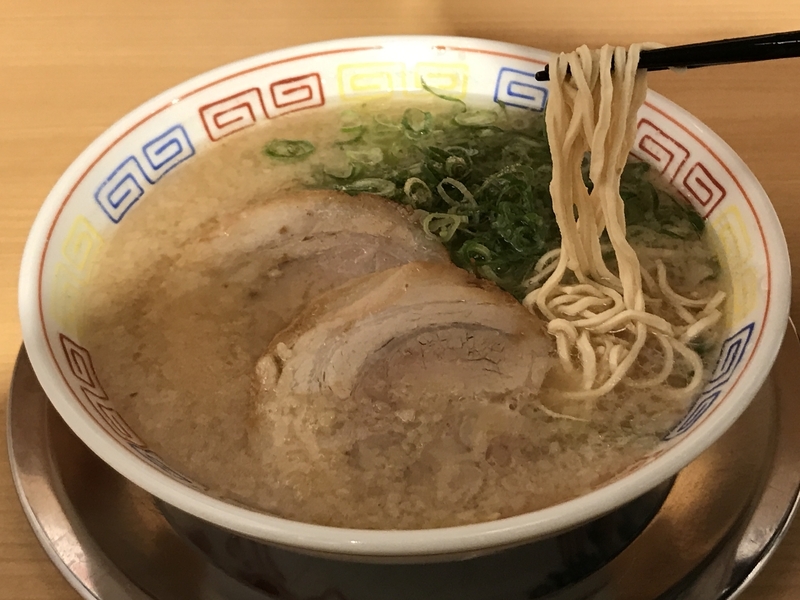 「秀ちゃんラーメン」（福岡）の「押し豆腐麺」は豆腐で作った麺を使用している。