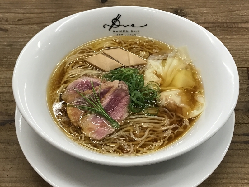 「Ramen ドゥエ Edo Japan」(内幸町)では2種類の麺をミックスして使用。
