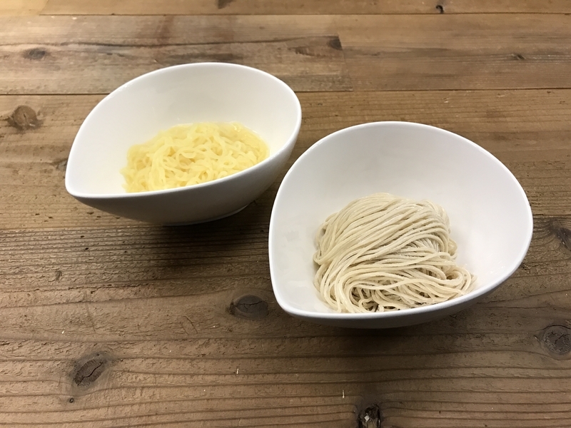 糖質やカロリーを多く含む麺をどうするか。コンニャクなどを使った麺を使う店も少なくない。